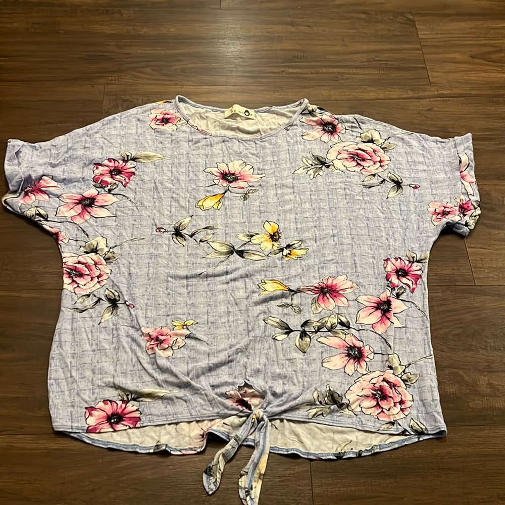 Floral knotted shirt